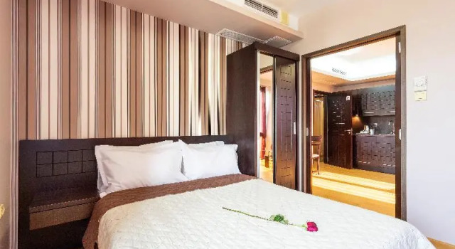 Апартаменты с 2 комнатами с балконом CityHome Aparthotel