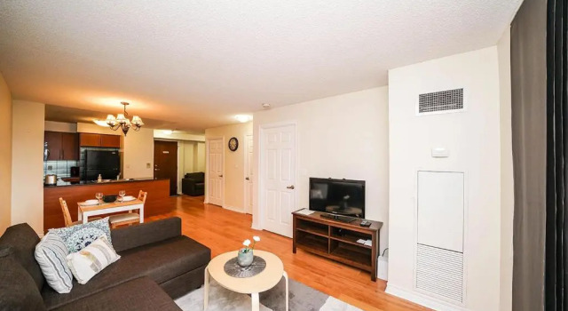 Апартаменты Sarkar Suites - 330 Burnhamthorpe Road