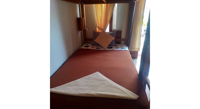 Postel ve společném pokoji Gedhong Hostel