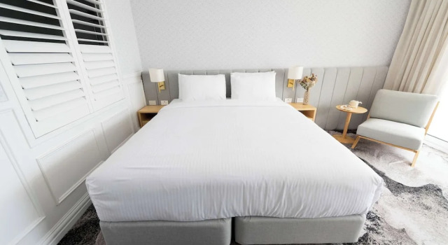 Двухместный номер Standard с балконом и с видом на воду The Beachcomber Hotel & Resort, an Ascend Collection Resort