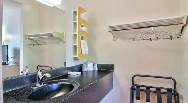 Четырёхместный номер Standard Motel 6-West Sacramento, CA