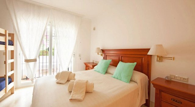 White Pearl Beach J4, Забронировать Отель Марбелья Коста-дель-Соль, рядом с Playa de Artola