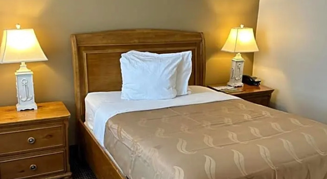 Номер Economy The Admiral Hotel/Motel