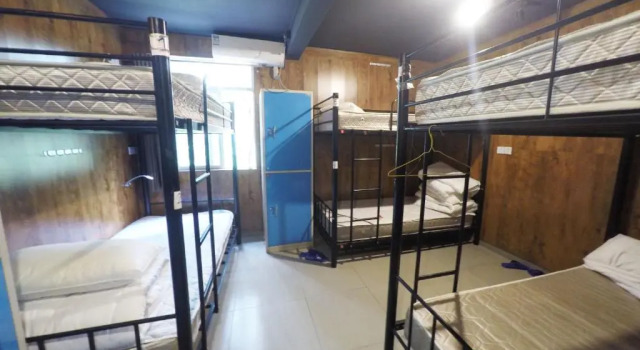Кровать в общем номере (мужской номер) Dong Shan Gaga Hostel