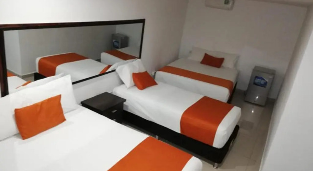 Трёхместный номер Standard Hotel Cafe Plaza