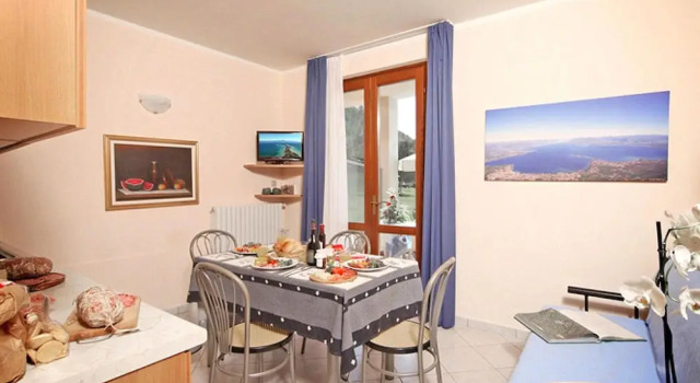 Lake-view Holiday Home in Tremosine for Couples With 2 Pools, Забронировать Отель Отели Тремозине-суль-Гарды 3 звезды, 3*