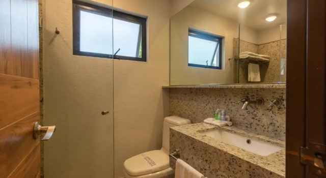 Четырёхместный номер Standard с красивым видом из окна Hotel Flamingo Inn