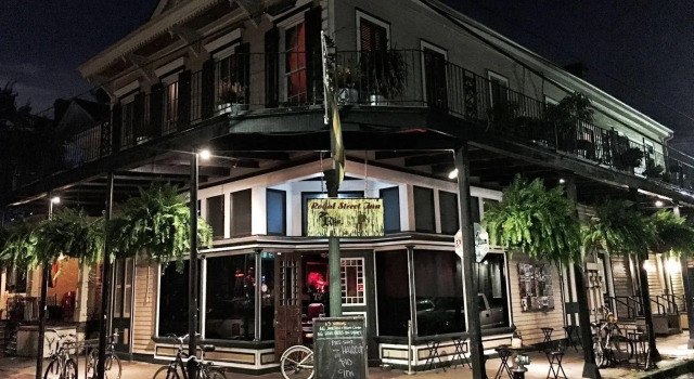Royal Street Inn & Bar, Забронировать Отель Отели Нового Орлеана с парковкой, рядом с Armstrong Park, Парковка