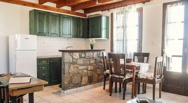 Шале с 3 комнатами Traditional Charming Stone Chalet