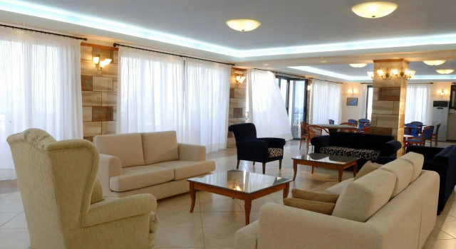 Koni Village Hotel Apartments, Rezerwuj Hotel Hotele w Retimno z basenem, Basen