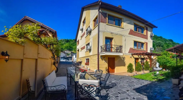 Vila Sarada, Rezervovat Boutique Hotel Hotely v Hunedoara s parkováním, Parkování