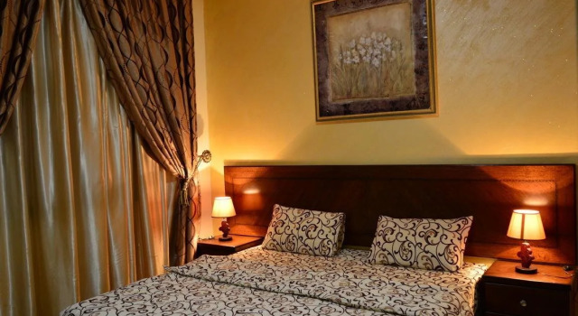 Al Hadeer Suites Hotel