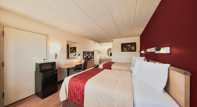 Четырёхместный номер Deluxe Red Roof Inn Cincinnati Northeast - Blue Ash