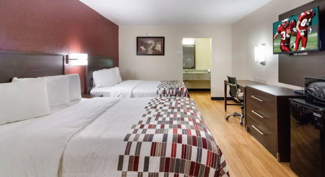 Четырёхместный номер Deluxe Red Roof Inn & Suites Commerce - Athens