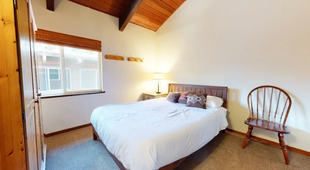 Mammoth Estates 113 Large Pet-Friendly Townhome, Walk to The Village, Private Washer Dryer by RedAwning