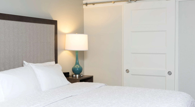 Hampton Inn by Hilton Milwaukee Northwest, Book Hotel Milwaukee Wisconsin