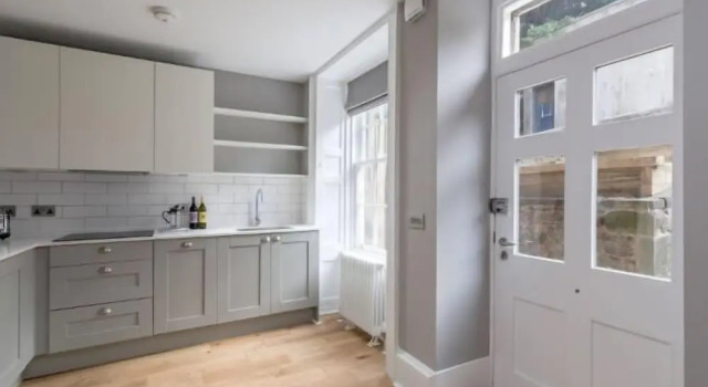 JOIVY Luxury Georgian City Centre Apartment (Sleeps 6), Забронировать Апартаменты/квартира Апартаменты Эдинбурга, рядом с Scottish Widows Bank Plc, Апартаменты/квартира