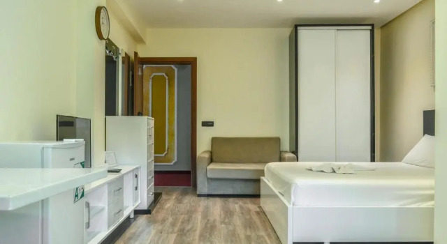 Tredi 18 Residence, Забронировать Отель Тирана область Тирана, рядом с Skanderbeg Square