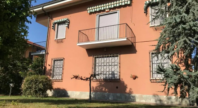 Villa Oleandri, Book Villa Hoteller i Carmagnola med parkering, Parkering