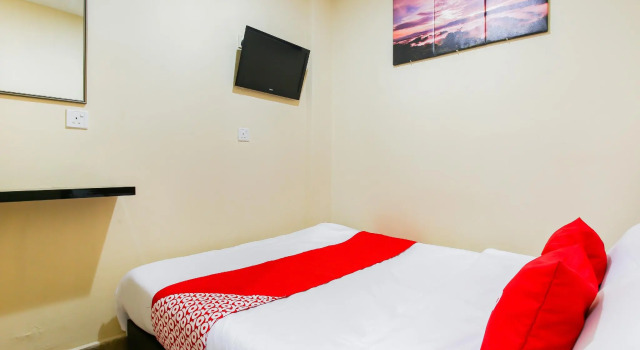 Люкс OYO 43927 Sassana Hotel (Sanitized Stay)