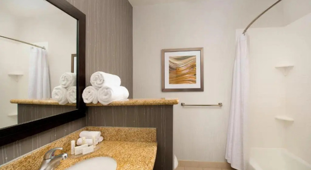 Двухместный люкс c 1 комнатой Courtyard by Marriott Wichita Falls