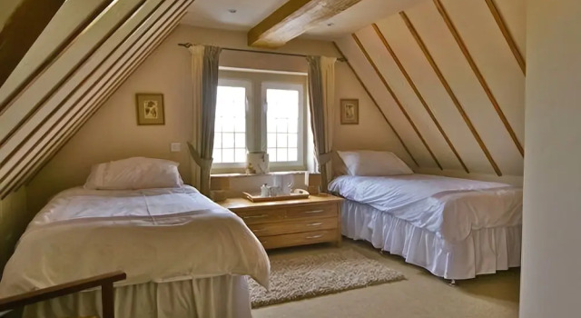 Dove Cottage Bed and Breakfast, Забронировать Отель «постель и завтрак» Кальн Уилтшир