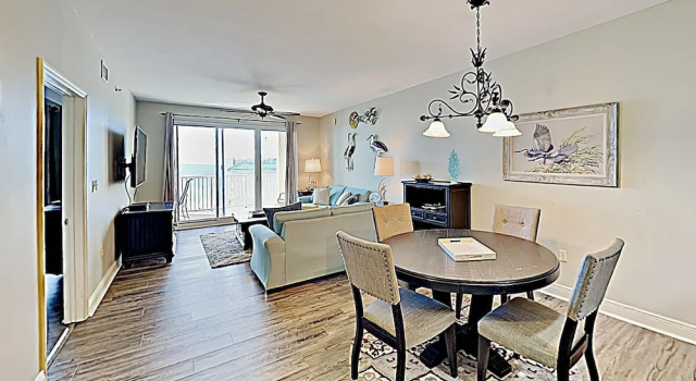 New Listing! Gulf-view Resort W/ Pool, Golf & Gym 3 Bedroom Condo, Varaa Lomakeskus Hotellit Emerald Coast uima-altaalla, Uima-allas
