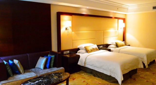 Tianjin Huaxin Peninsula Hotel, Rezerwuj Hotel Hotele w Tianjin Province z parkingiem, Parking