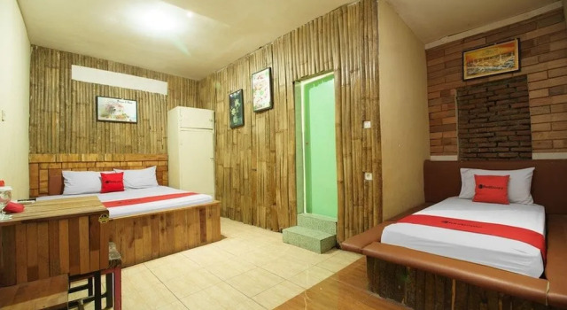 RedDoorz Syariah @ Jalan Arteri Kualanamu, Book Hotel Hoteller i Batang Kuis med parkering, Parkering