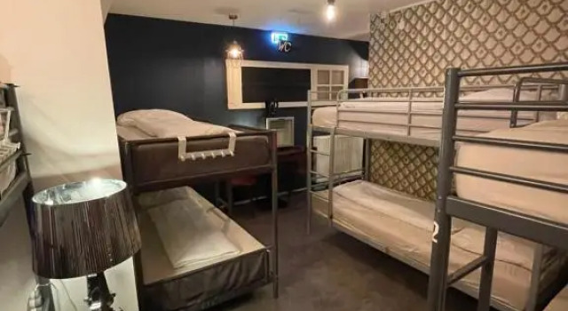 Кровать в общем номере Thuis bij Schell