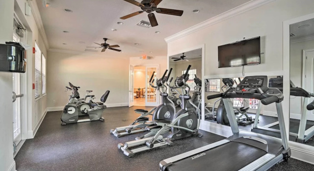 Апартаменты Near Golf & Shopping: Davenport Home w/ Yard