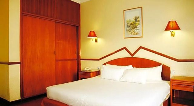 Camera Deluxe New Ambassador Hotel