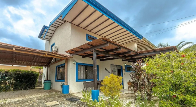 Номер Standard Sunset Villa, comfortable house steps from the beach