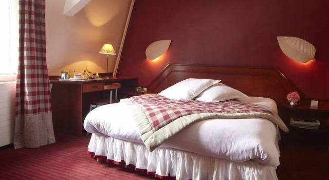 Трёхместный номер Standard с красивым видом из окна Hotel Suisse