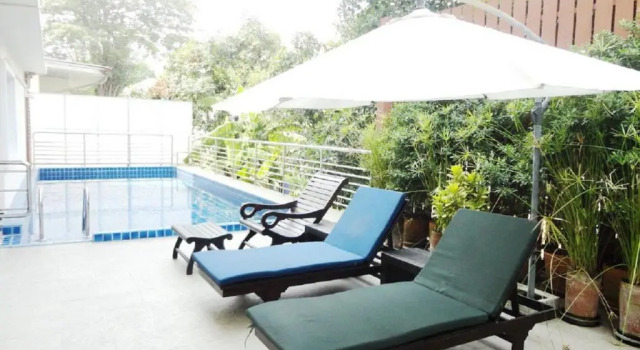 Апартаменты Standard Charming Resident near BTS Ekkamai Station