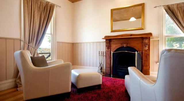 Ravenswood- elegance and old world charm, Book Hotel Daylesford 