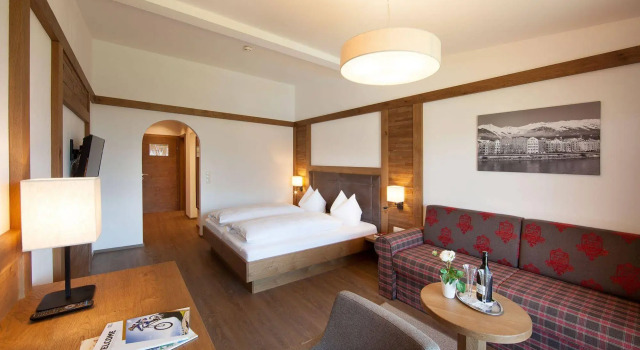 Huberhof Rum bei Innsbruck, Забронировать Отель Отели Инсбрука с парковкой, Парковка