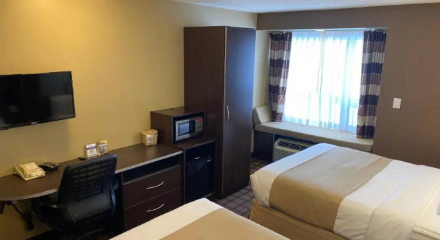 Четырёхместный номер Standard Microtel Inn & Suites by Wyndham - Timmins
