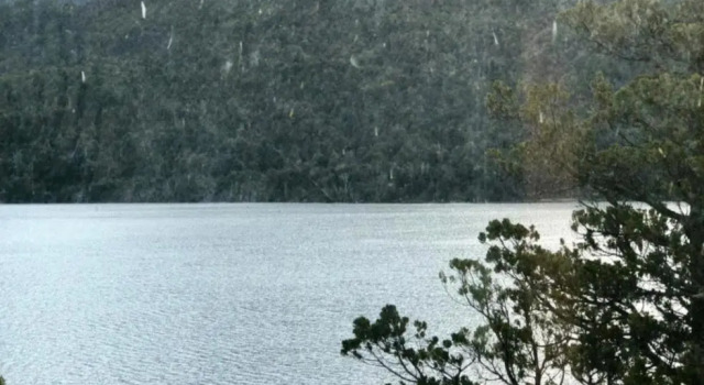 Arelauquen Bariloche Departamento para 5 Personas al Lago Gutiérrez, Забронировать Апартаменты/квартира Отели Сан-Карлос-де-Барилоче с парковкой, Парковка