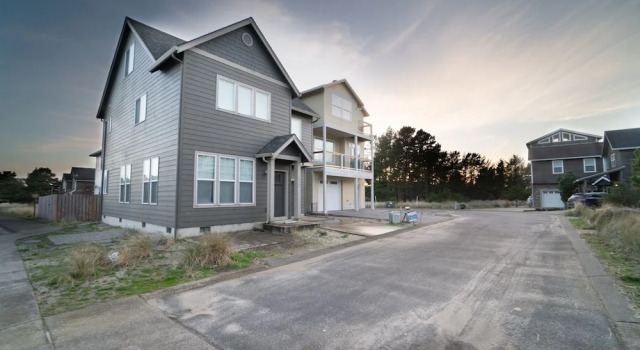 With Salt, Please 3 Bedroom Home, Prenota Casa vacanze Hotel a Oregon con parcheggio, Parcheggio