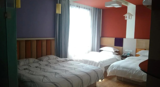 Twelve Months Fashion Hotel, Rezervovat Hotel Čeng-čou Henan