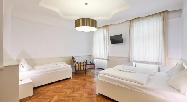 Трёхместный номер Standard Hotel Strasser