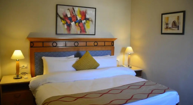Люкс с балконом The Y Hotel