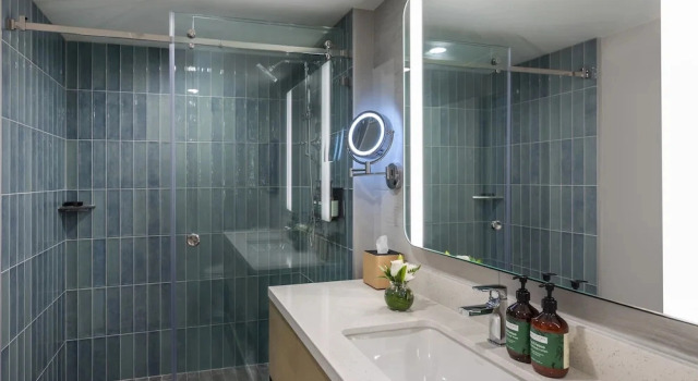 Двухместный номер Standard с балконом и с видом на горы Crowne Plaza Resort Saipan