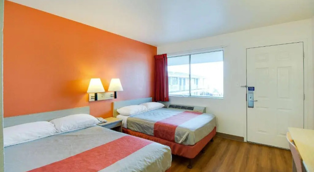 Четырёхместный номер Standard Motel 6-Phoenix, AZ - East