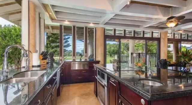 Коттедж Rate Elegant Home With hot tub and Pool on Makai Golf Course