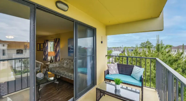 Апартаменты Beautiful Brigantine Condo w/ Patio & Beach Access