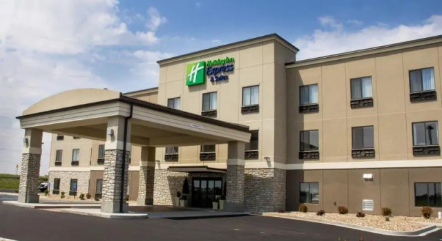 Люкс с видом на море Holiday Inn Express and Suites Sikeston by IHG