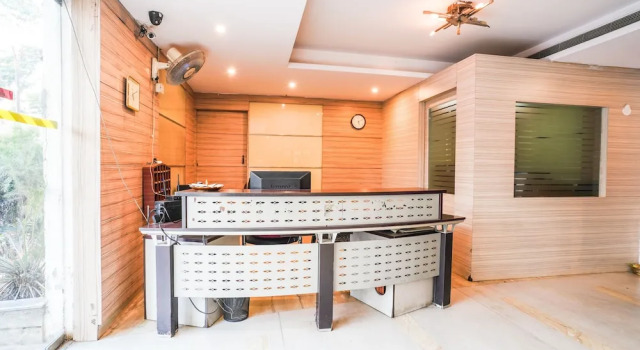 Capital O 23149 Uotel, Rezerwuj Hotel Hajdarabad 