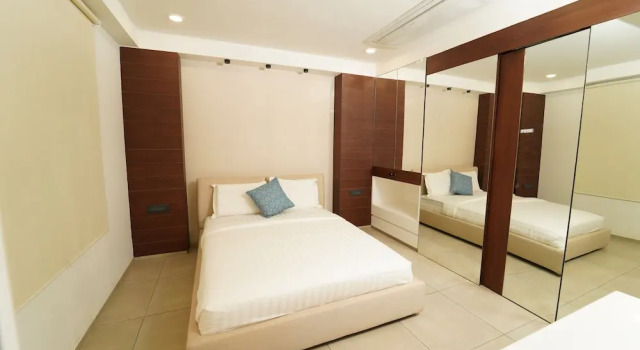 Студия Ebony Residency